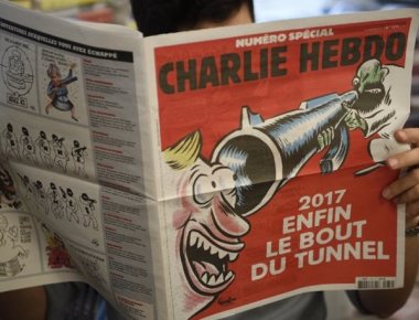 «Μαύρη» επέτειος για το Charlie Hebdo: Δύο χρόνια από τη τρομοκρατική επίθεση (φωτό)